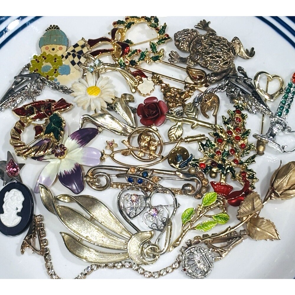 Junk Jewelry Lot Vintage Modern Brooch Pin Wear Repair Craft Harvest Some Signed